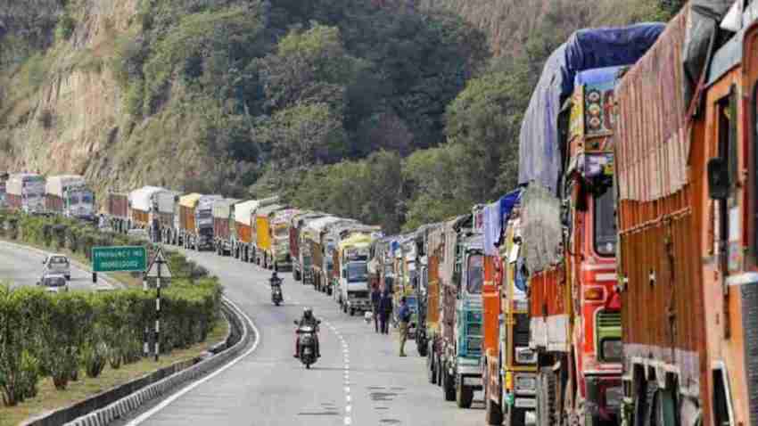 Jammu Srinagar NH: جموں سری نگر قومی شاہراہ چار دنوں کے بعد ٹریفک کے لیے بحال
