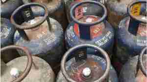 Commercial LPG Cylinders Price Reduced: کمرشل ایل پی جی سلنڈر کی قیمت میں کمی، نئی قیمتیں ہونگی آج سے لاگو