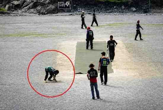 جموں و کشمیر کے ضلع ڈوڈہ میں بھلیسہ چناب پریمیئر لیگ میچ کے دوران نوجوان کرکٹر جاں بحق